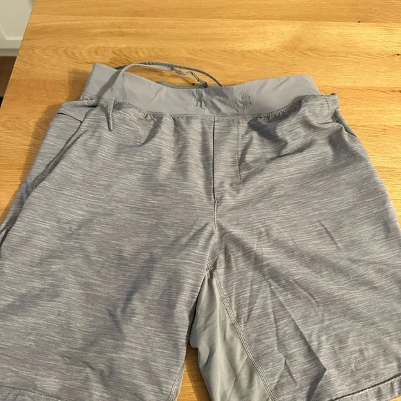 Lululemon THE Linerless Shorts 9 inch - Picture 1 of 5